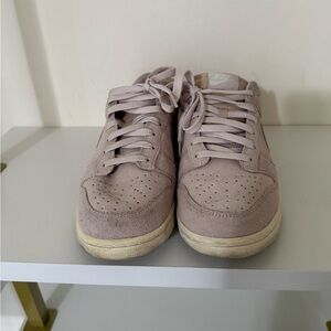 Nike Dunk Low SE Sneakers